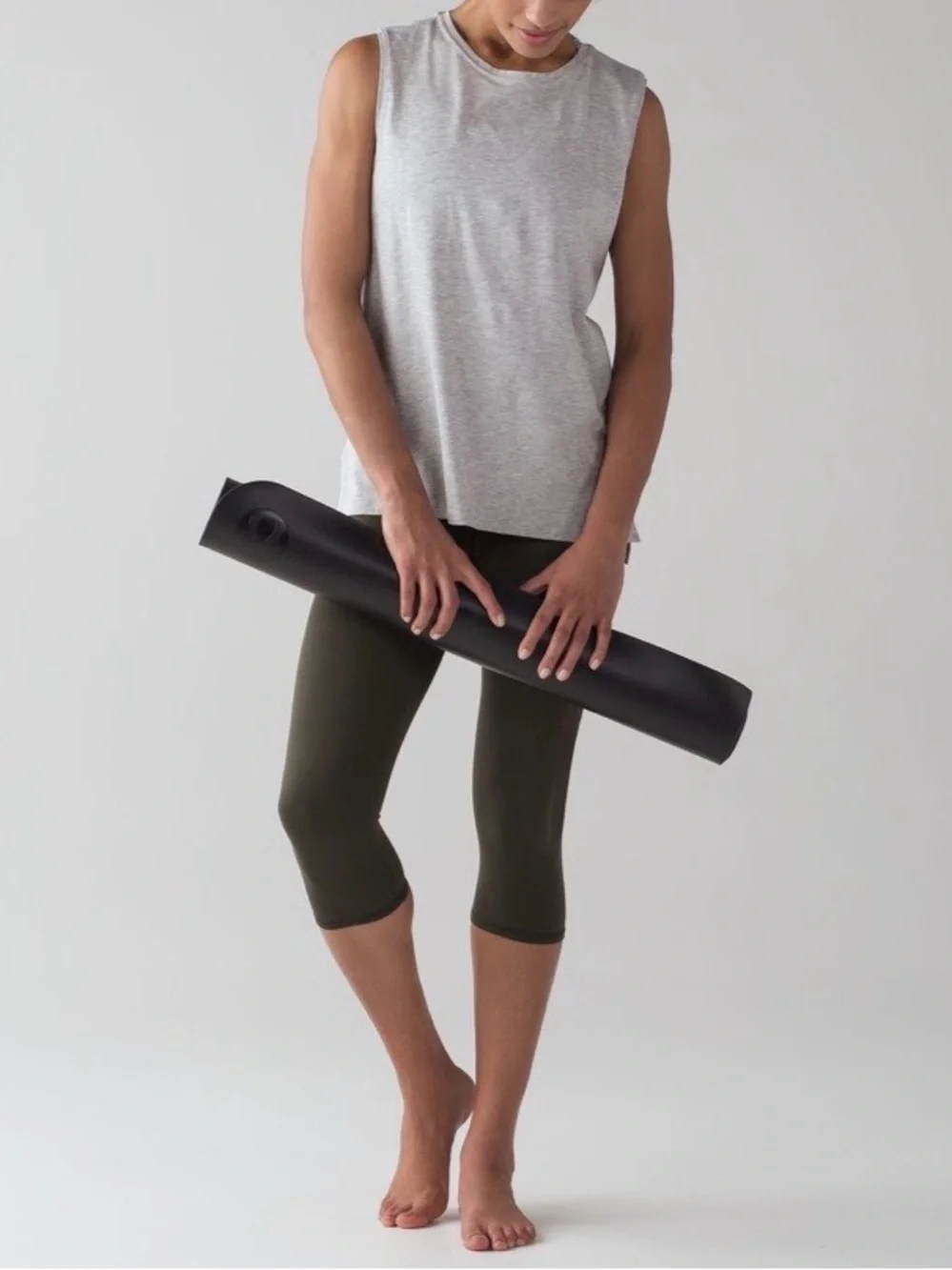 2017 Lululemon Reveal Crop 15” Dark Olive Mesh Leggings Rare Size 4 NWT